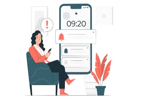 زنی در حال چک کردن نوتیفیکیشنهای گوشی موبایل خودش